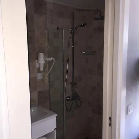 بيت ضيافة Teos