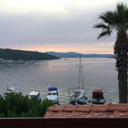 Teos بيت ضيافة